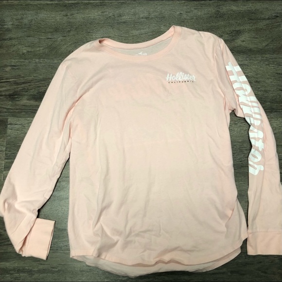 Never been Worn  Juniors Hollister Graphics Tee - Picture 1 of 4